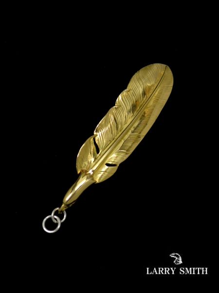 LARRY SMITH / 18K GOLD EAGLE HEAD FEATHER PENDANT No. 43 -LEFT-