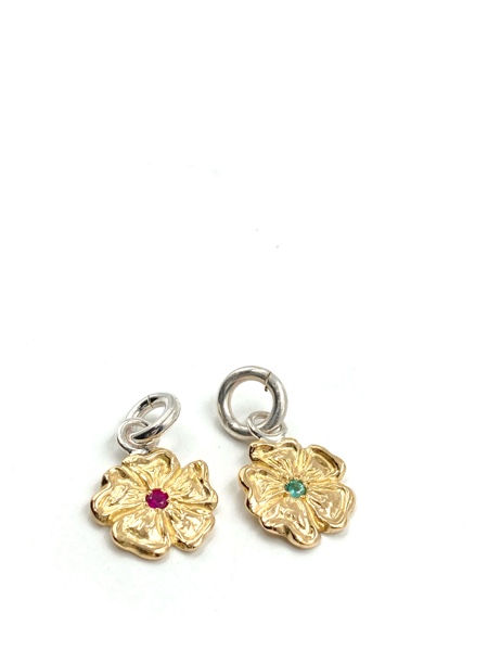 LARRY SMITH / 18K GOLD ROSE PENDANT -M- EMERALD